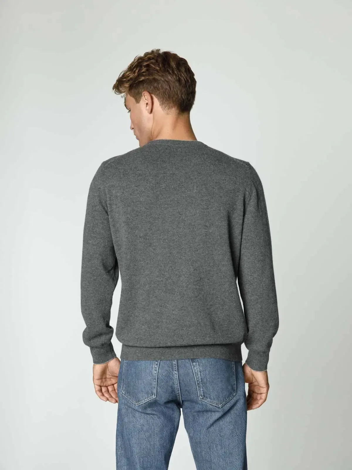 Cashmere sweater in Frost Gray color