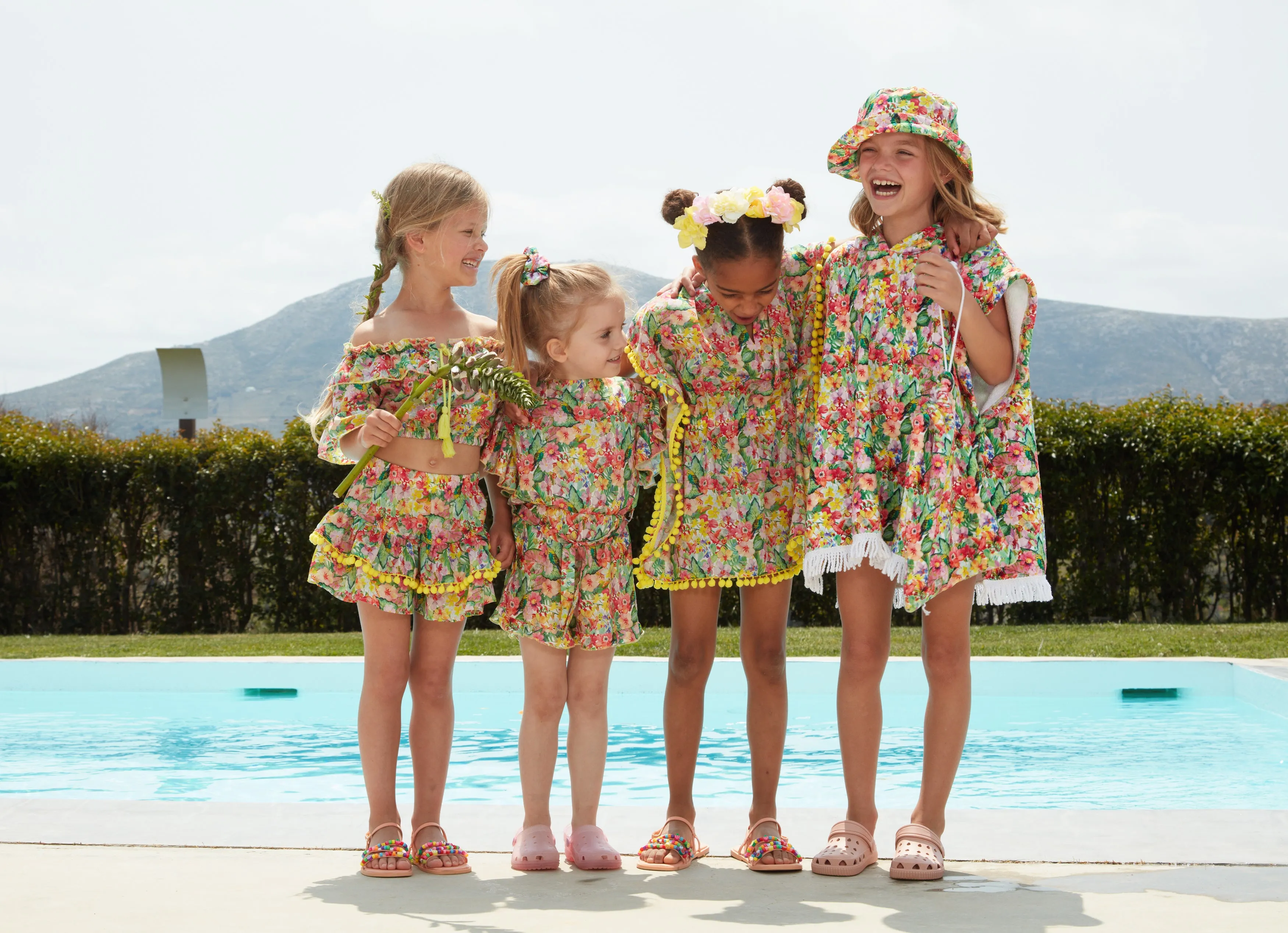 GIRL'S HOODED TERRY PONCHO GARDEN