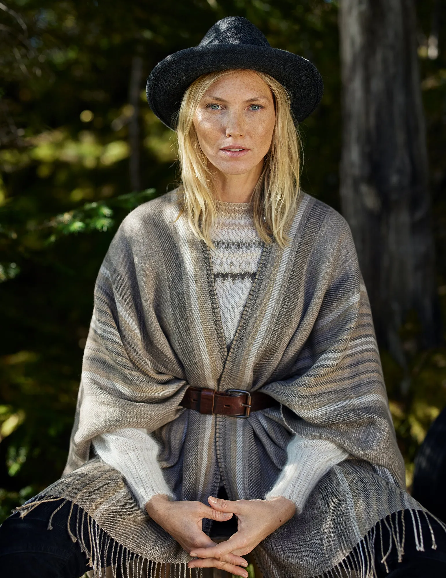 Katanes, linen poncho