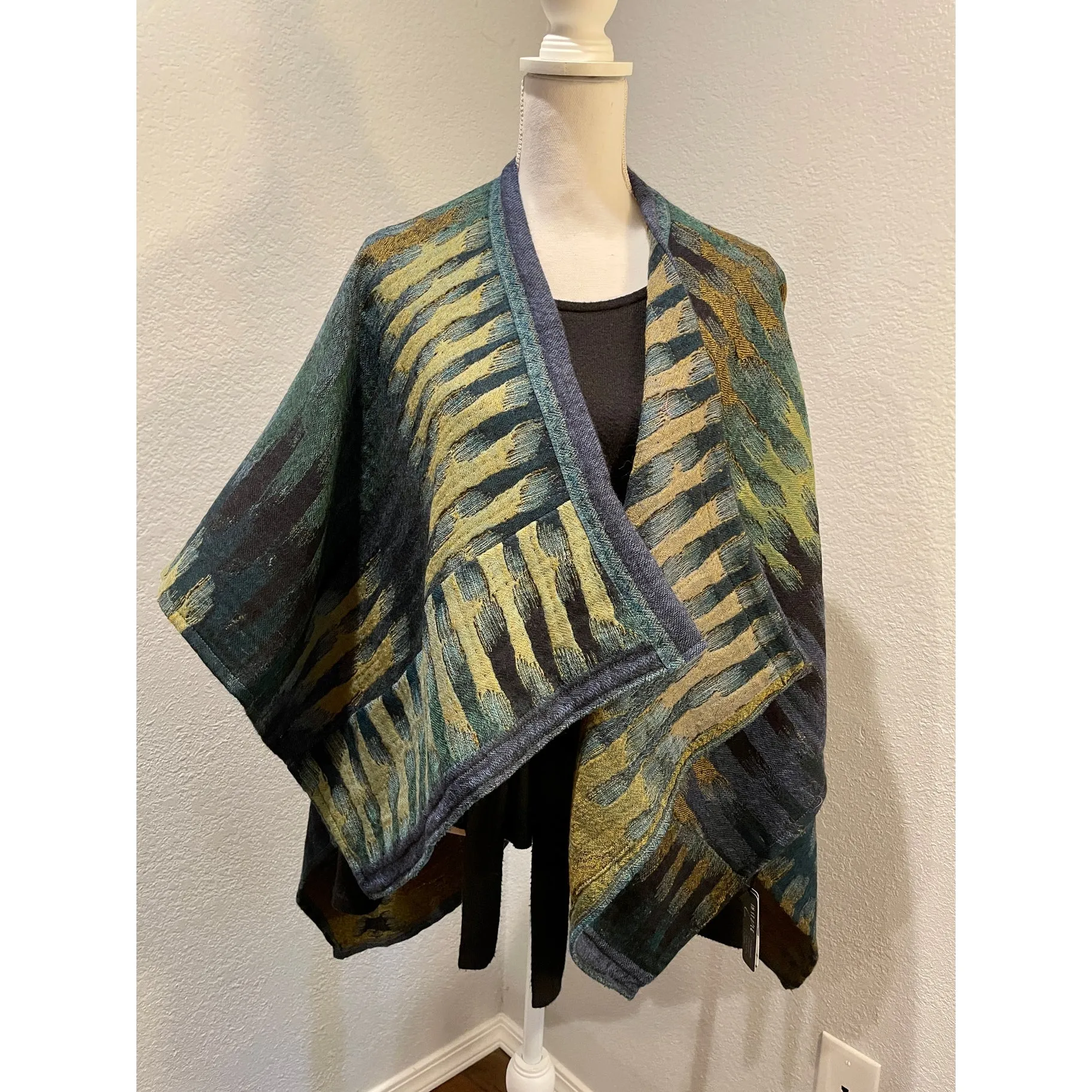 NEW ! In Style Regular Poncho in Reversible Morocco Green colors   Free Bag