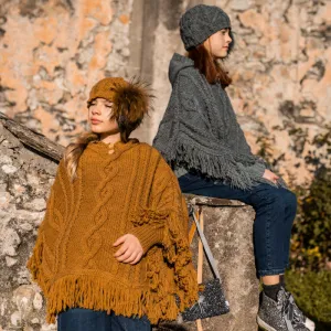 PONCHO IN MAGLIA CON FRANGE OCRA